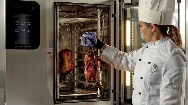 Копчение ConvoSmoke - теперь и в напольных Convotherm maxx pro!